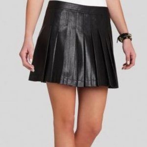 BCBG MAXAZRIA BLACK PLEATED LEATHER SKIRT, Size XS
